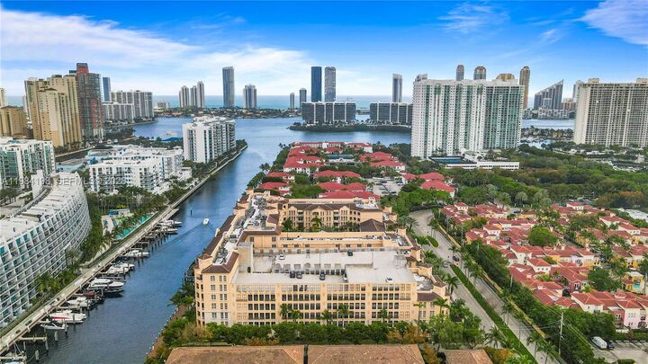 Property Photo:  3001 NE 185th St 716  FL 33180 