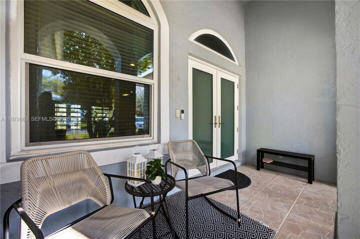 Property Photo:  2615 SE 5th Ct  FL 33033 