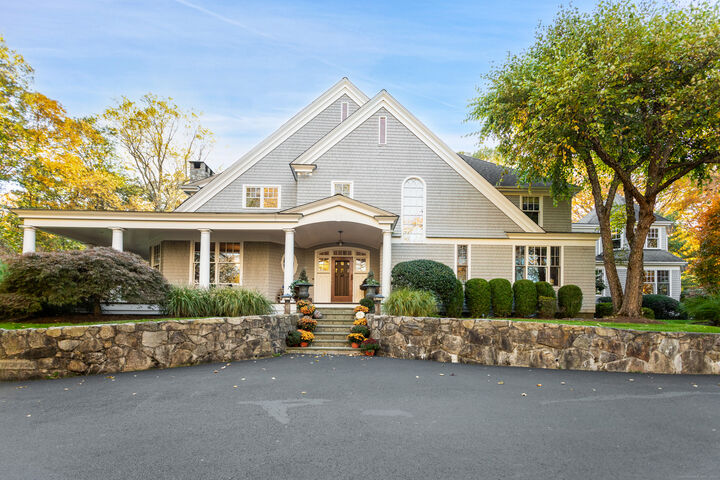 Property Photo:  6 Winthrop Hills  CT 06883 