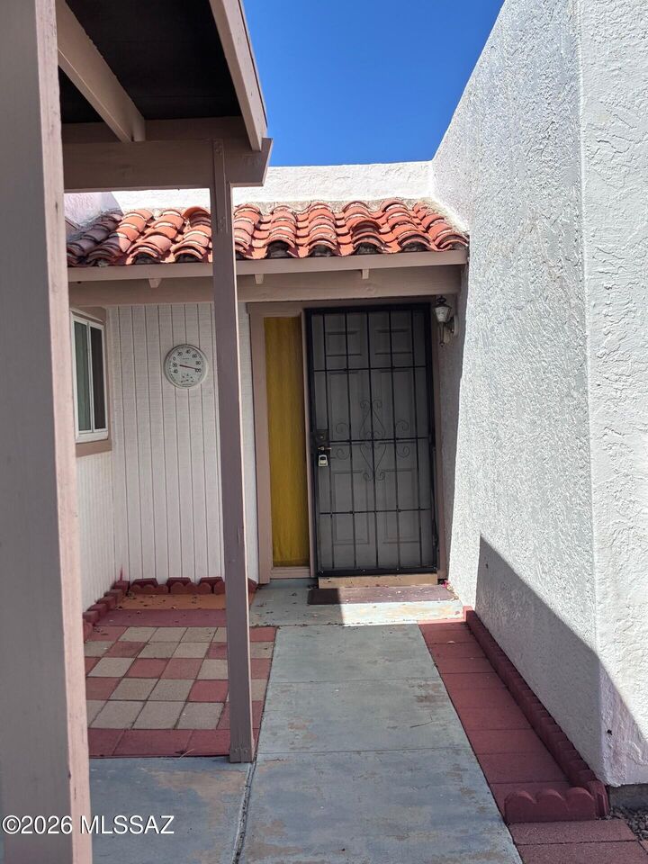 Property Photo:  26 W Calle Del Chancero  AZ 85614 