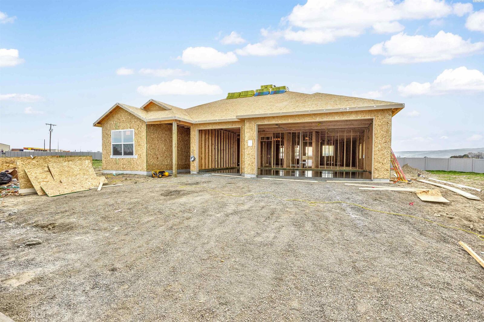 Property Photo:  208 Scott Rd  WA 99350 