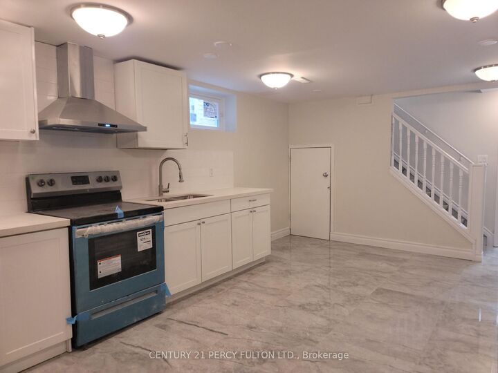 Property Photo:  980 Chevrolet Street Lower  ON L1G 4H8 