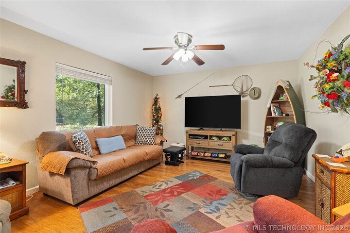 Property Photo: 449609 E 953 Road OK 74962