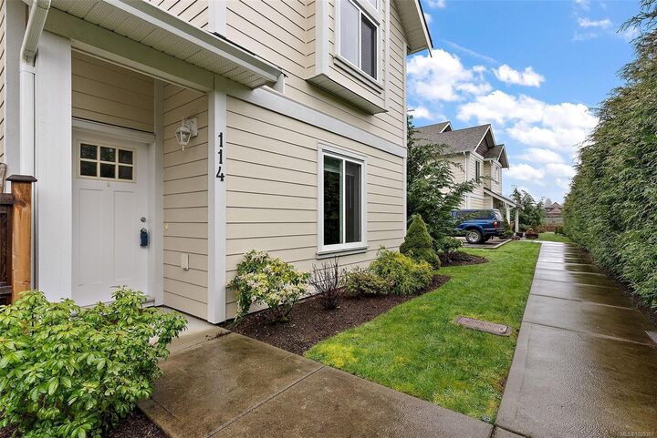 Property Photo:  2038 Gatewood Rd 114  BC V9Z 1L7 