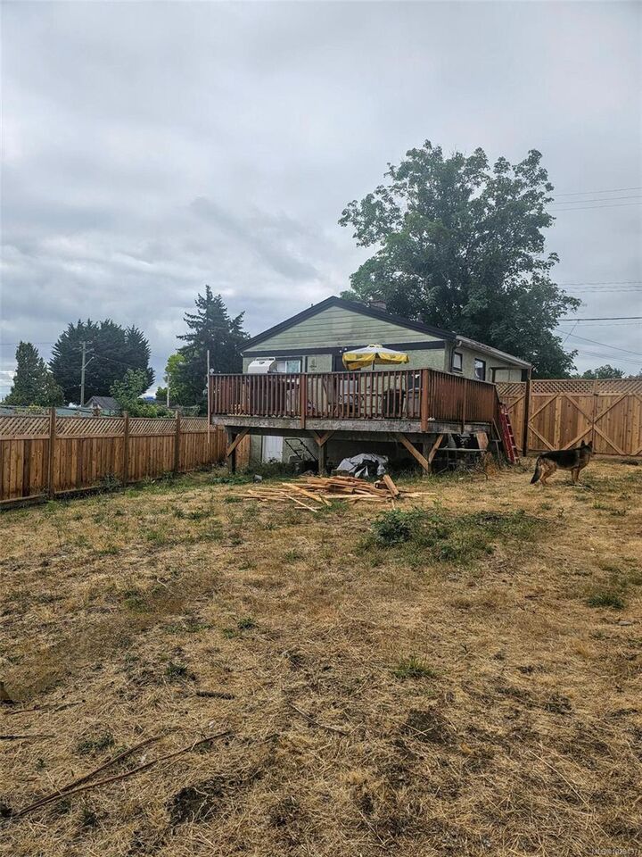 Property Photo: 640 Campbell St BC V9R 3H2
