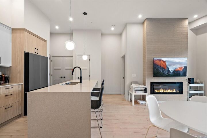 Property Photo:  947 Whirlaway Cres 606  BC V9B 6W6 