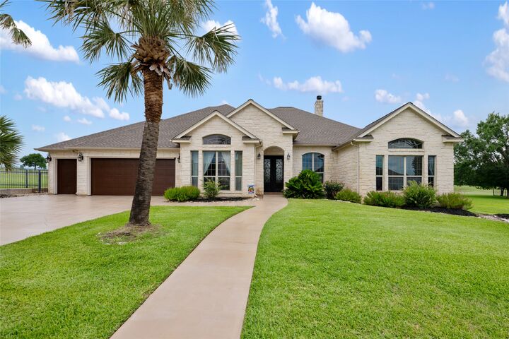 Property Photo: 419 Firestone Drive TX 78654