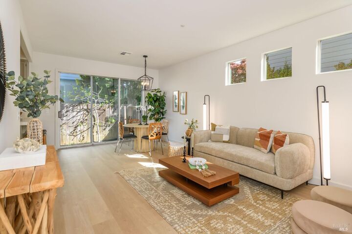 Property Photo: 2083 Easton Drive CA 94952