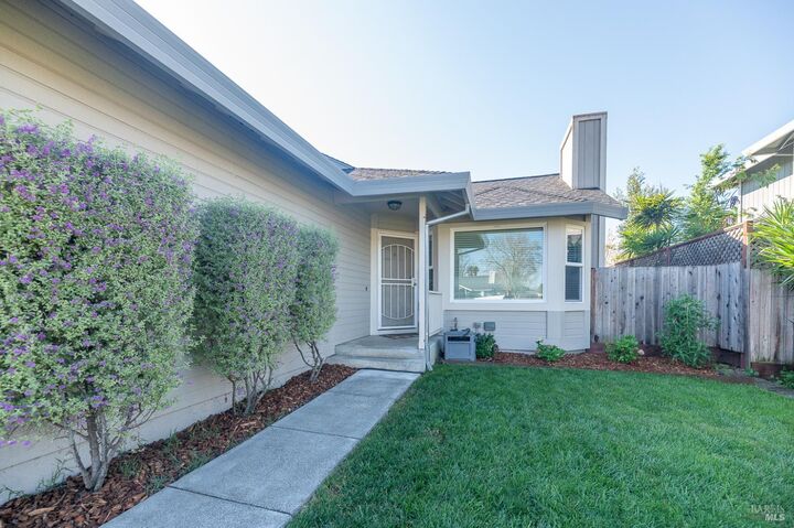 Property Photo:  824 Breeze Way  CA 95404 