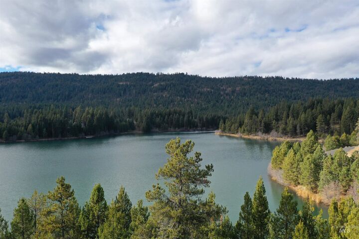 Property Photo: 320 Blackhawk Lake Dr. ID 83638