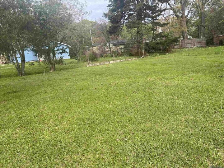 Property Photo:  5711 Beechwood Dr  LA 70805 