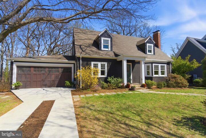 Property Photo: 2307 N Wakefield Street VA 22207