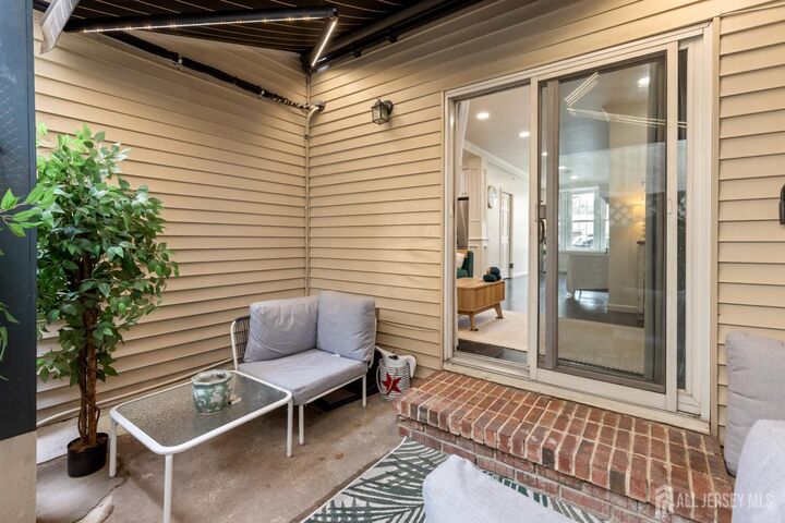 Property Photo:  91 Coles Street 1  NJ 07302 