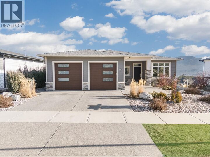 Property Photo: 687 Acadia Street BC V1V 0A8