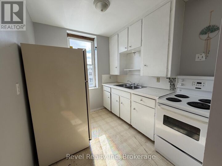 Property Photo:  571 Ontario Street 2  ON N0M 2S0 