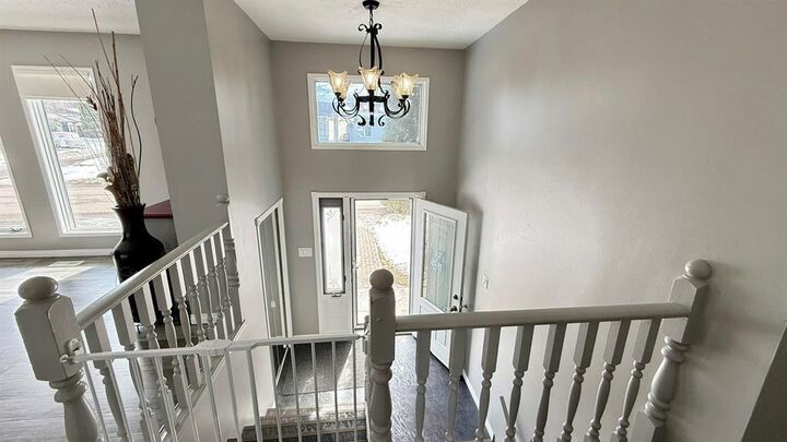 Property Photo:  2 Jaguar Place  MB R7B 3P1 