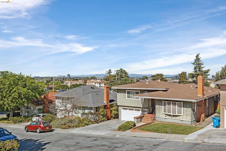 Property Photo: 1424 Sunnyslope Ave CA 94002