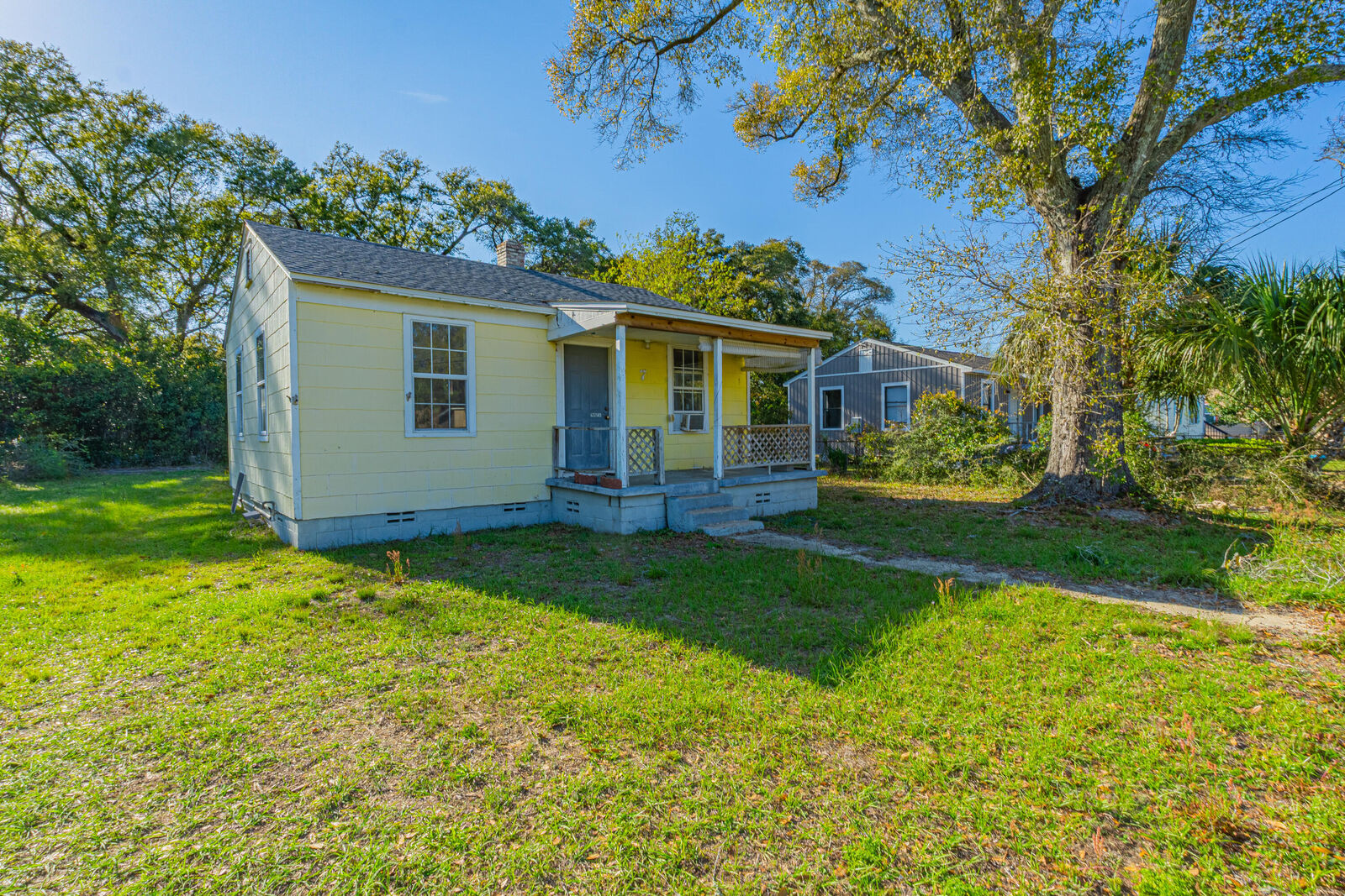Property Photo: 7 E Carver Drive FL 32507