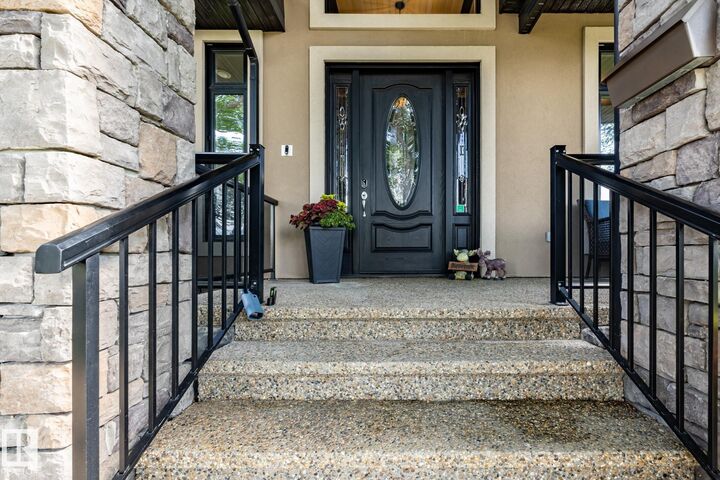 Property Photo:  7620 98A Avenue NW  AB T6A 0C5 