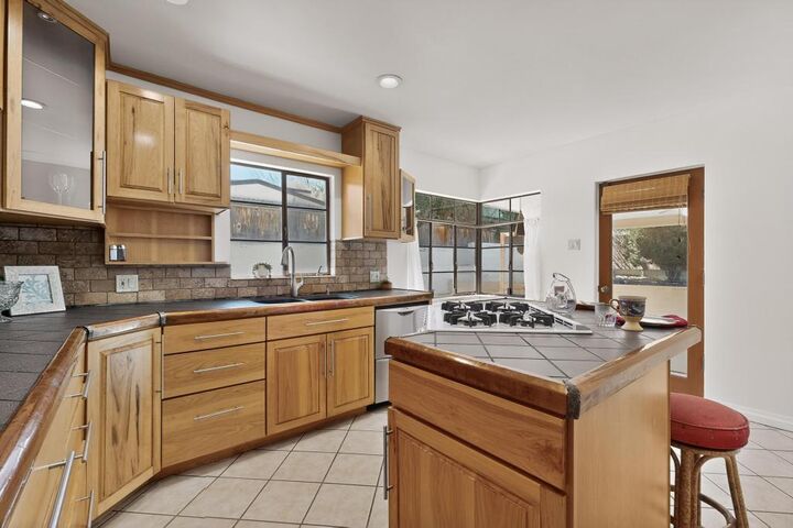 Property Photo:  521 Sierra Drive SE  NM 87108 