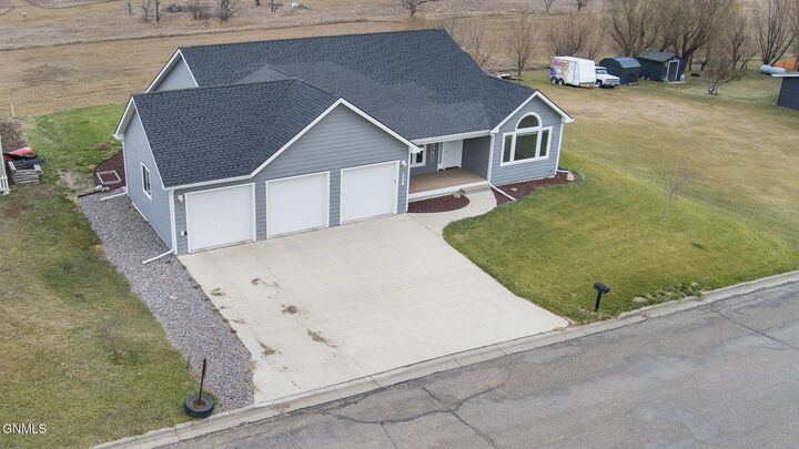 Property Photo: 728 3rd Street NW ND 58523