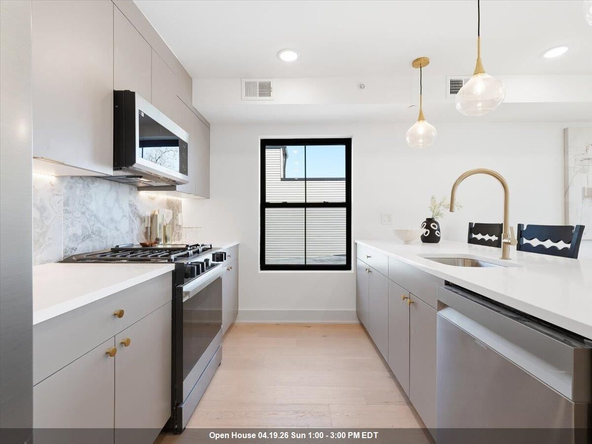 Property Photo:  62 Gardner Ave 3  NJ 07304 