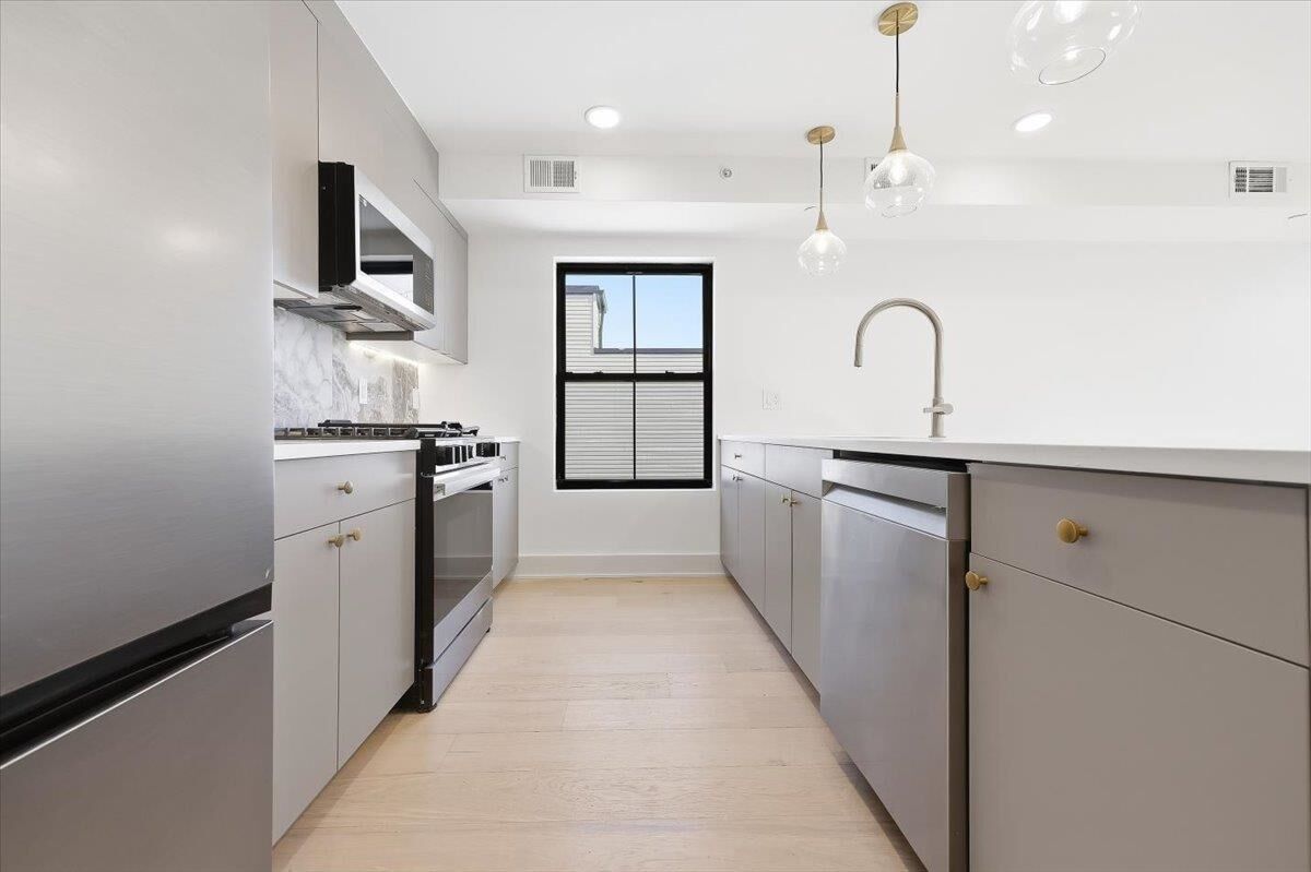 Property Photo:  62 Gardner Ave 3  NJ 07304 