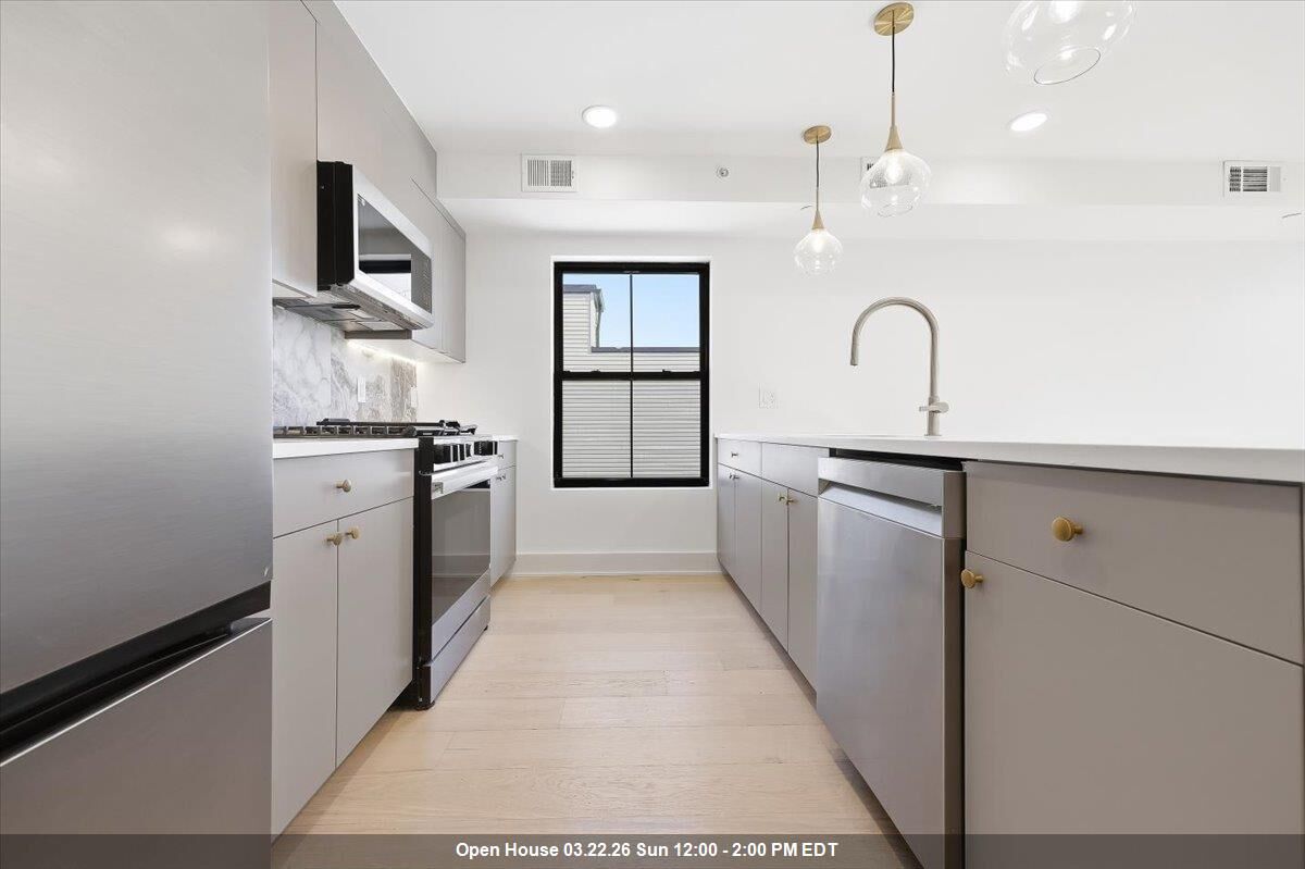 Property Photo:  62 Gardner Ave 3  NJ 07304 