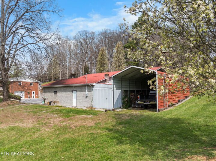 Property Photo: 395 Wolfe Rd TN 37779