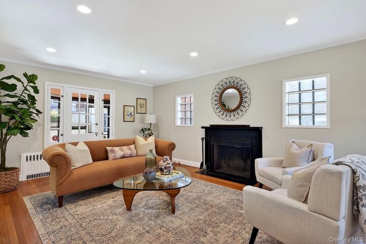 Property Photo:  48 Fenwick Road  NY 10706 