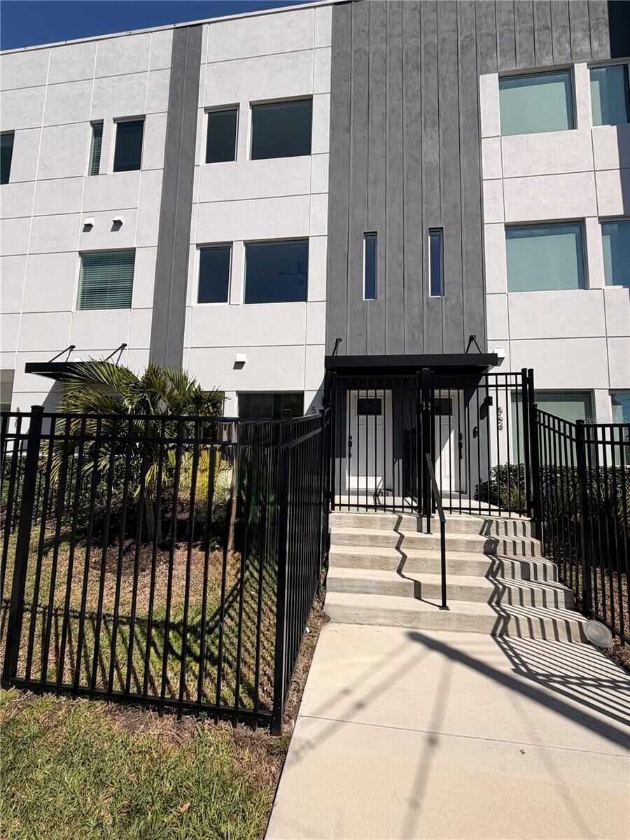 Property Photo: 560 Dr Martin Luther King Jr Street S FL 33701