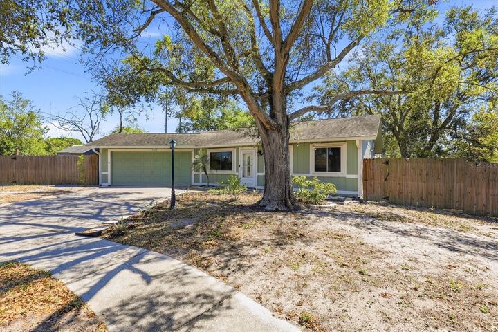 Property Photo: 506 Summerwood Court FL 34689