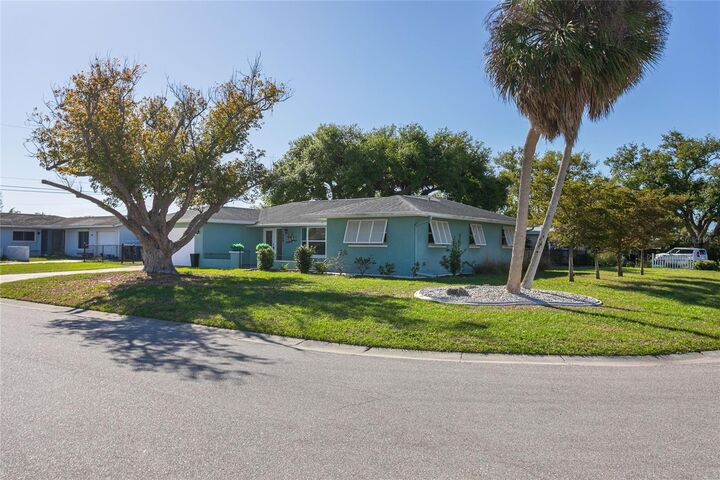 Property Photo: 500 Mount Vernon Drive FL 34293