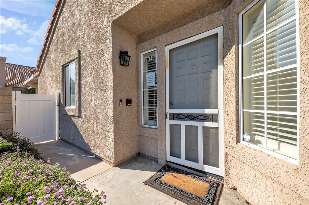 Property Photo:  967 Woodland  CA 92545 