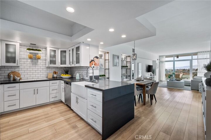 Property Photo:  13700 Marina Pointe 611  CA 90292 