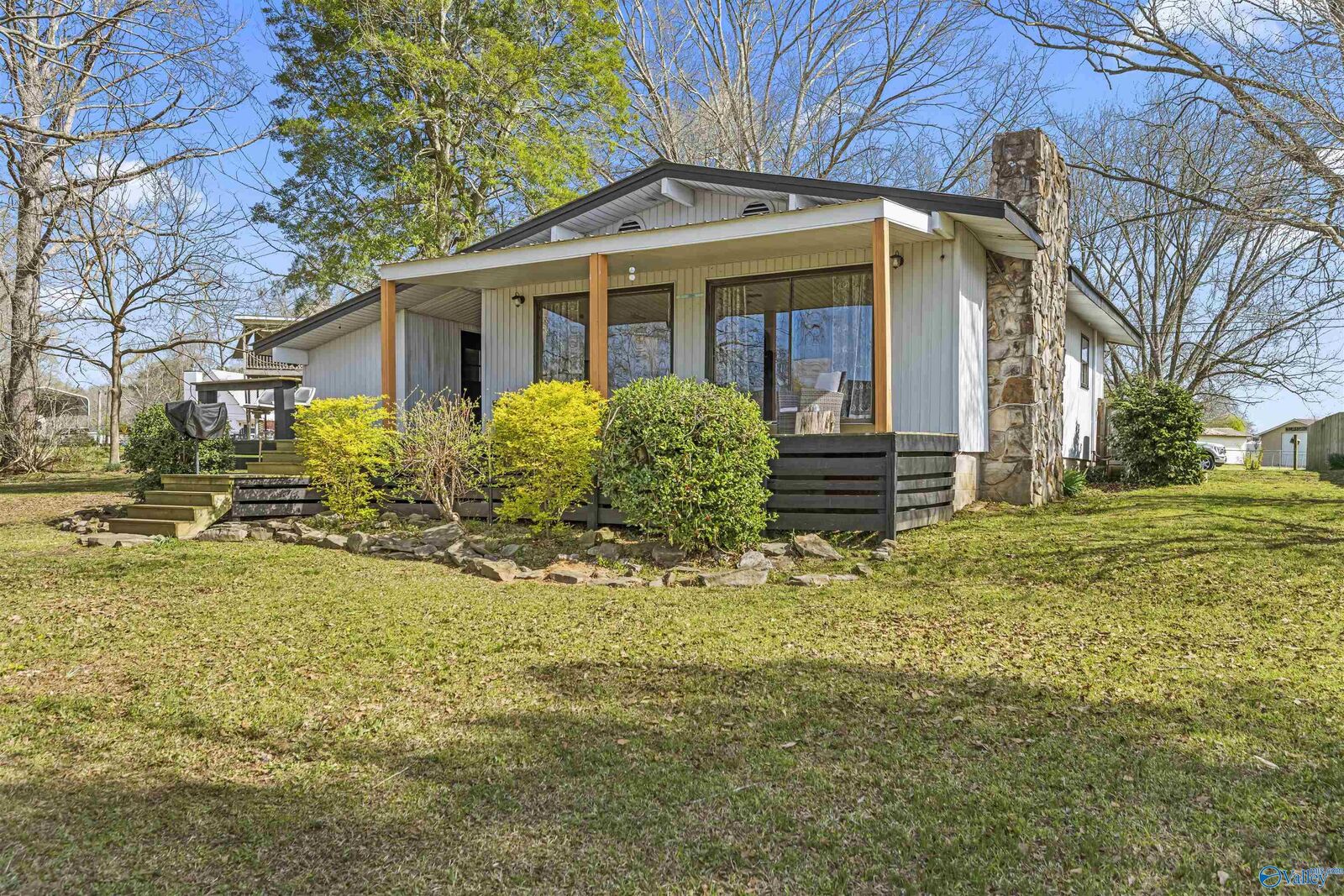 Property Photo:  404 County Road 307  AL 35057 