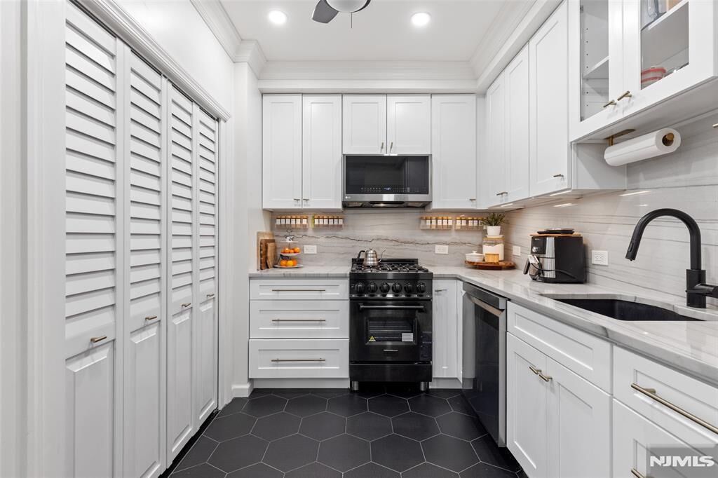 Property Photo: 91 Coles Street 1 NJ 07302