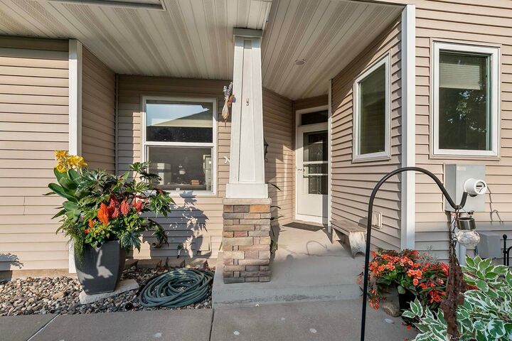 Property Photo:  263 Wentworth Avenue E  MN 55118 