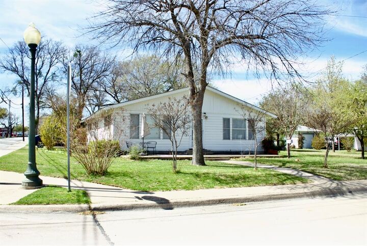 Property Photo:  422 Smith Street  TX 76051 