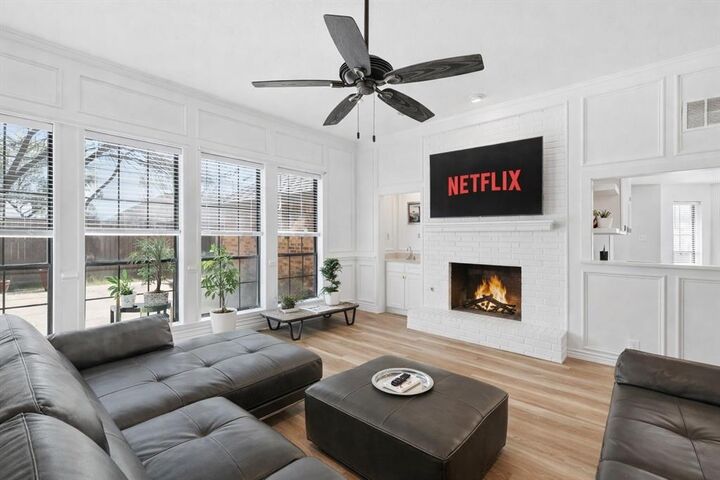 Property Photo:  724 Smokerise Circle  TX 76205 