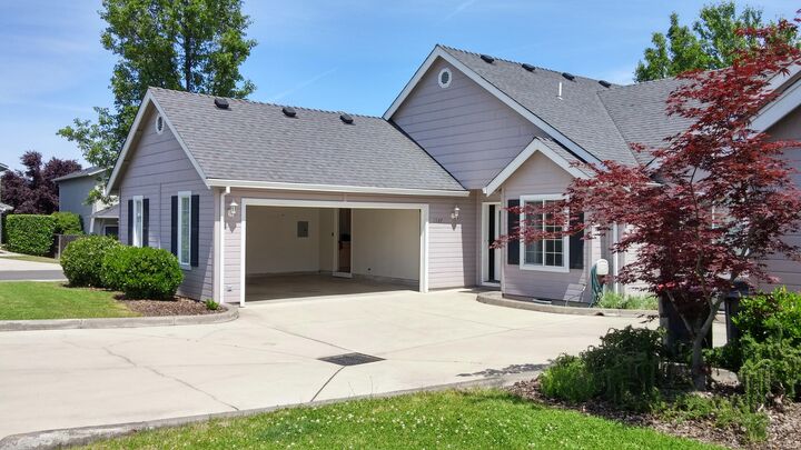 Property Photo:  1537 Hartell Street  OR 97504 