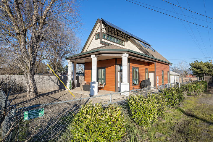 Property Photo: 2361 Kings Highway OR 97501