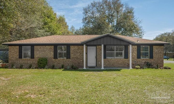 Property Photo:  3826 Cannon St  FL 32583 