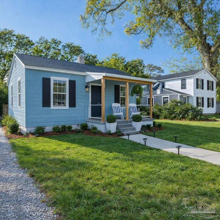 Property Photo:  7 E Carver Dr  FL 32507 