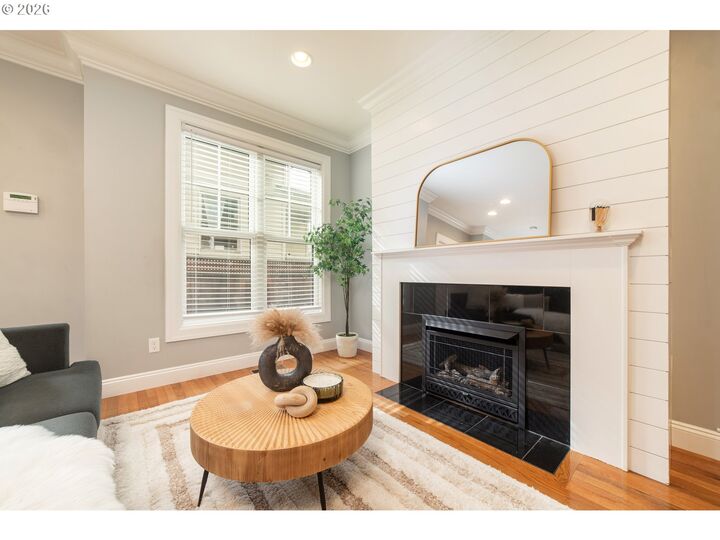 Property Photo: 627 NE Randall Ave OR 97232