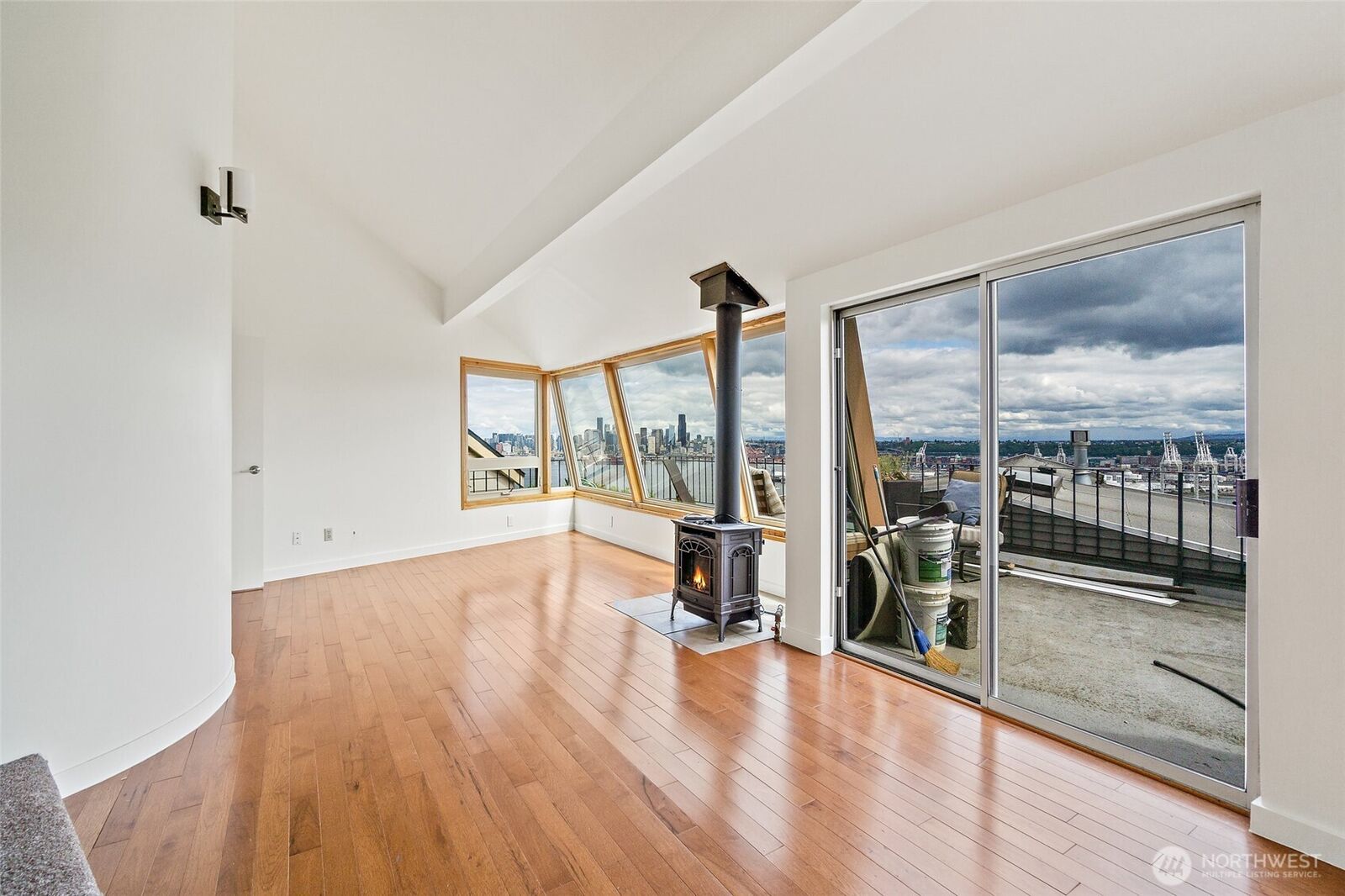 Property Photo:  2410  37th Avenue SW Upper  WA 98126 