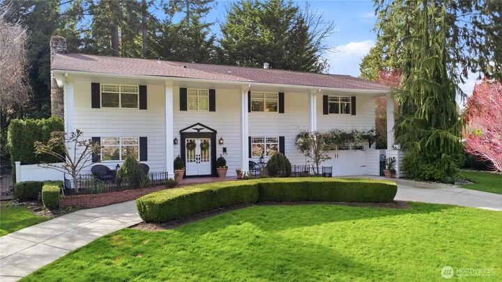 Property Photo:  10506  Robin Hood Drive  WA 98020 