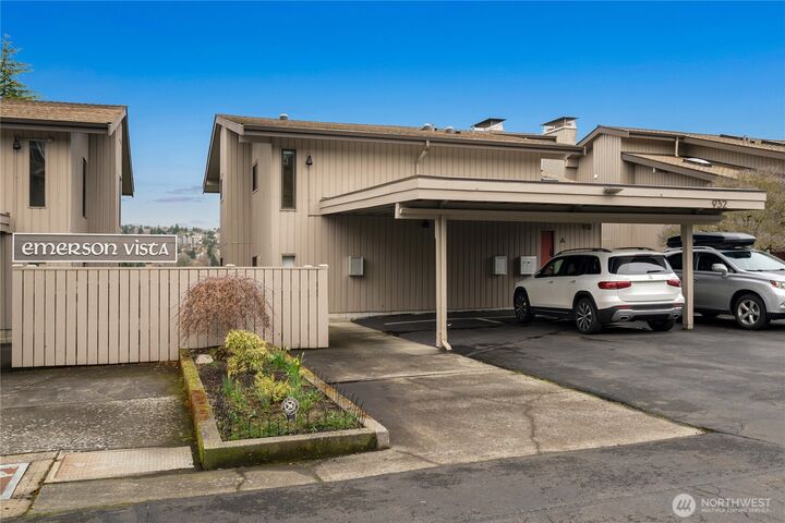 Property Photo:  924 W Emerson Street 932A  WA 98119 