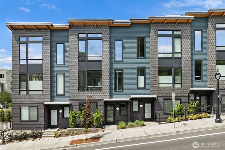 Property Photo: 18513 104th Avenue NE D(4) WA 98011