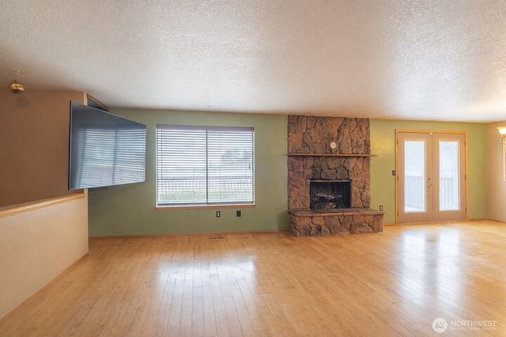 Property Photo:  914  Roosevelt Boulevard  WA 98823 